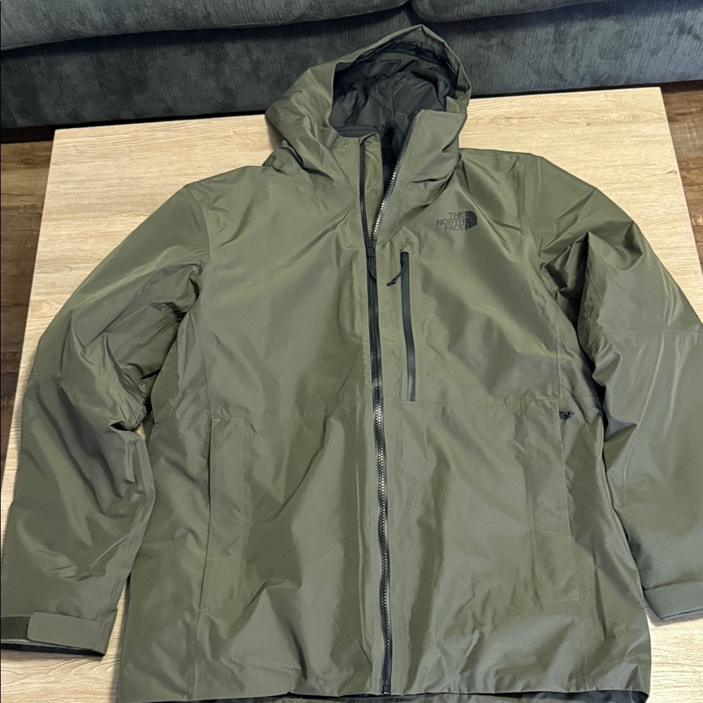 The North Face Men's Forest Green Raincoat